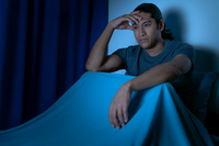 Drap de compression ou couverture lestée : que choisir pour calmer l’anxiété nocturne ?