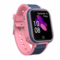 Montre Enfant GPS 4G Connectée SereniKid rose en vue anglée, affichant la date du vendredi 13 septembre