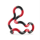 Tortillon rouge et noir, flexible et articulé, formant une figure arrondie